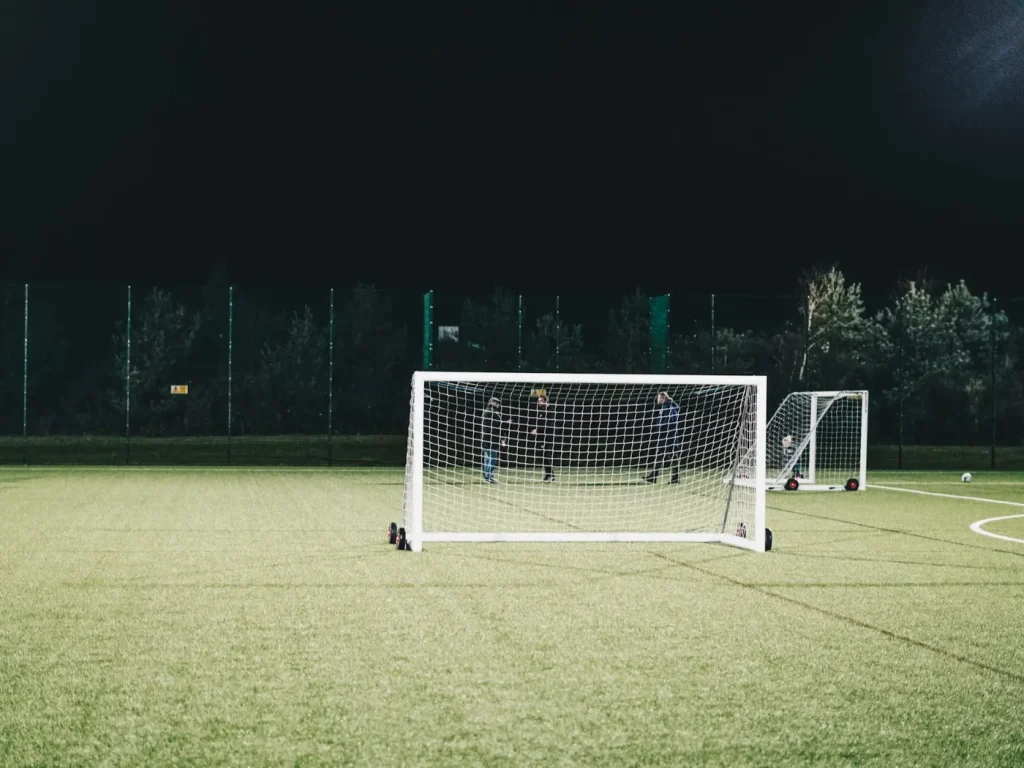 Baliza de futebol num campo relvado, clubes desportivos e associações em Trás-os-Montes